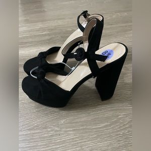 NWT OLIVIA & KATE New York Platform Heels